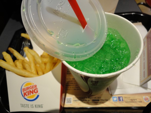 Min kone bestilte Fanta på Bruger King i Asakusabashi i Tokyo og det var så grønt og smagte af skovmærke