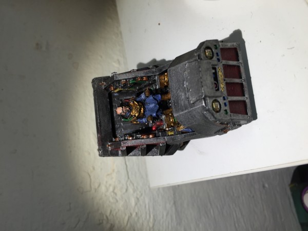 Warhound Titan hovede indenunder