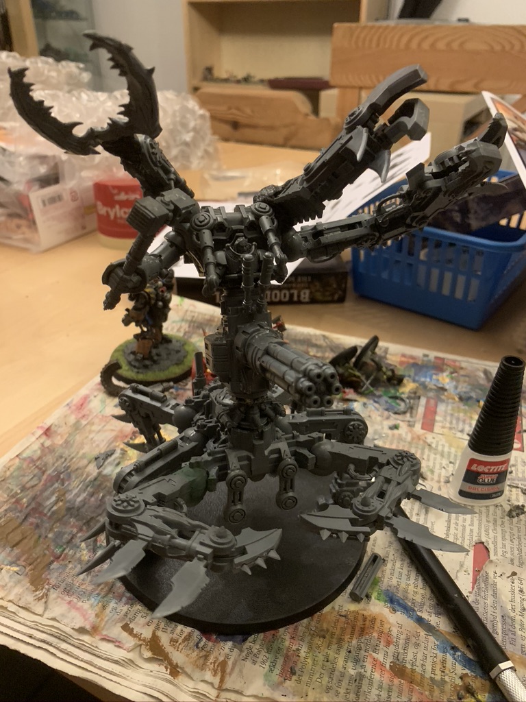 Kitbashed deamonsmith videre udvikling [40k]