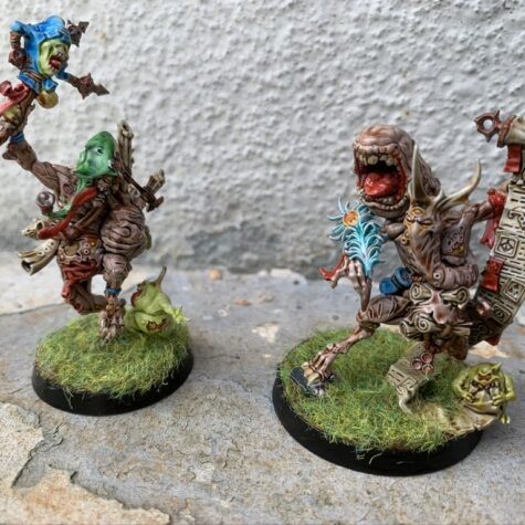 Musiker (Sloppity Bilepiper) og træner (Spoilpox Scrivener) Pradeshynya Postules, Nurgle Rotters [Blood Bowl/Age of Sigmar]