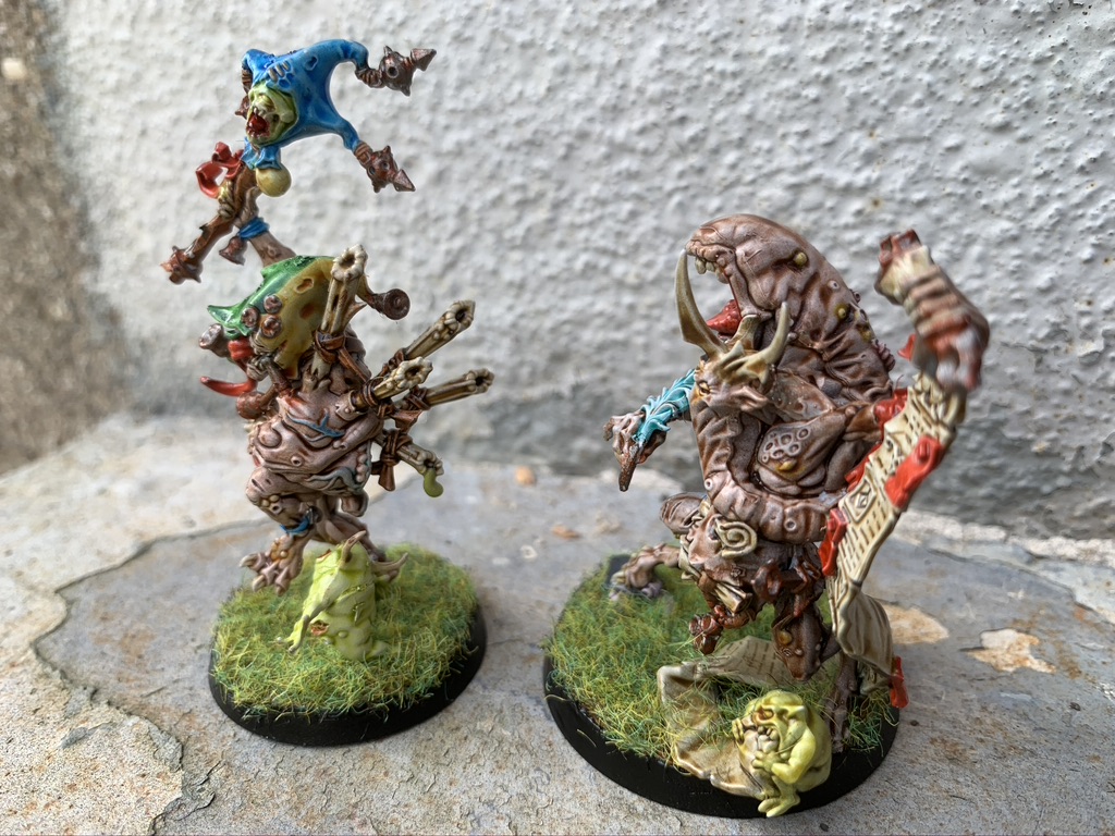Musiker (Sloppity Bilepiper) og træner (Spoilpox Scrivener) Pradeshynya Postules, Nurgle Rotters [Blood Bowl/Age of Sigmar]